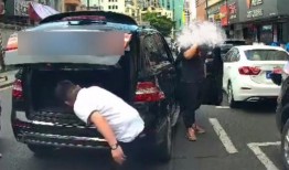 阳哥砸车视频,一场引发社会热议的冲突瞬间