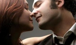 男子在床上亲嘴视频,床上亲嘴视频引发热议