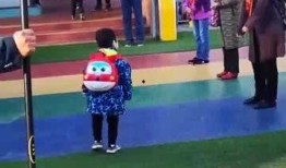 小女孩打桌球视频,小女孩的桌球技巧展示